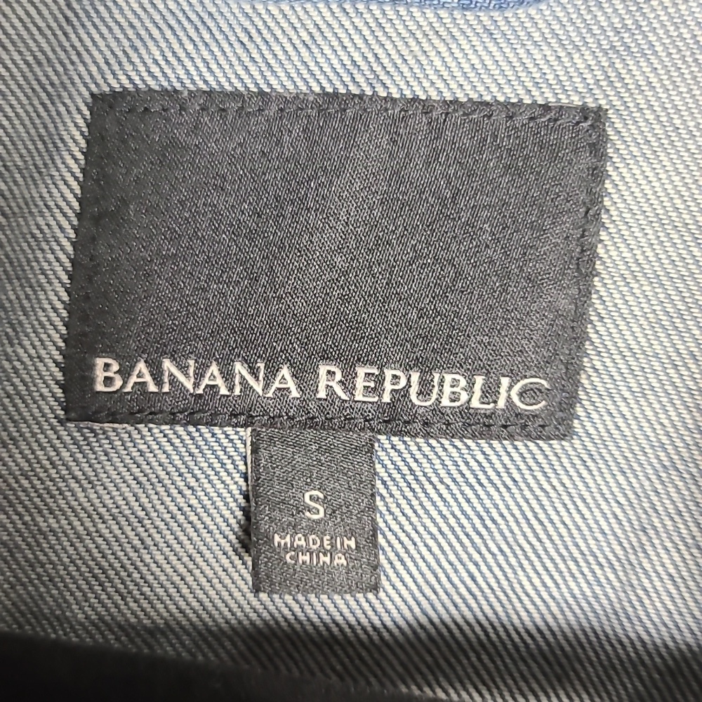 BANANA REPUBLIC Clean Classic Mediun Wash Blue Jean Jacket Size Small - Picture 2 of 16